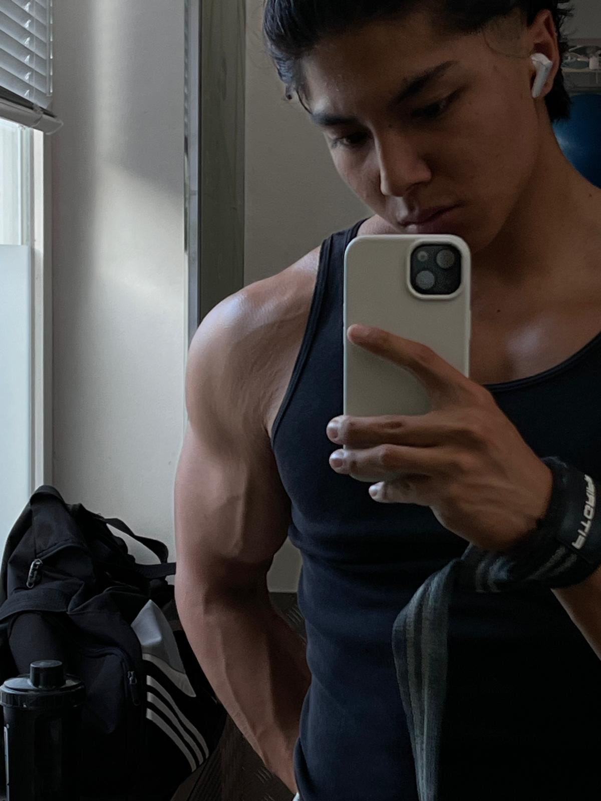 Jan Pravit Jungmann im Trainingsraum vor der Einheit