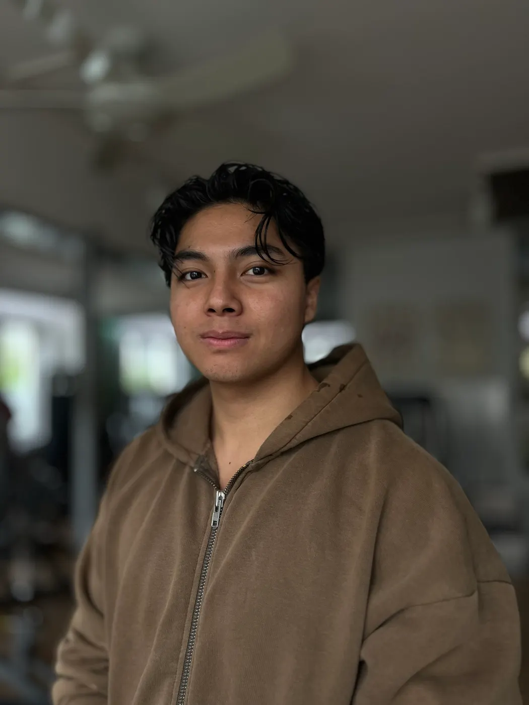 Jan Pravit Jungmann im Hoodie